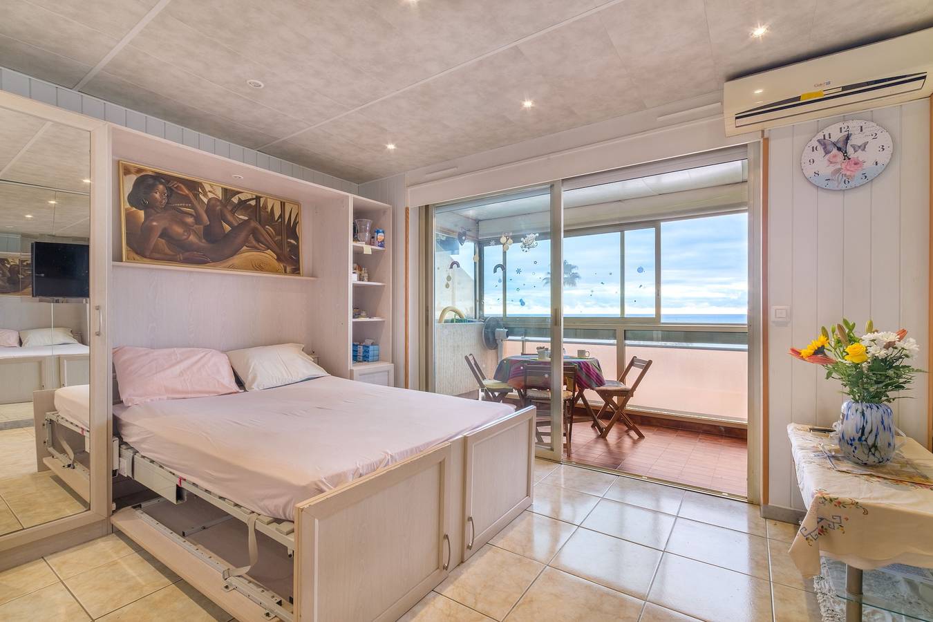 Entire apartment, Holiday Apartment "Le Maeva" with Sea View, Terrace & Wi-Fi in Saint-Laurent-du-Var, Mediterranean Coast (France)