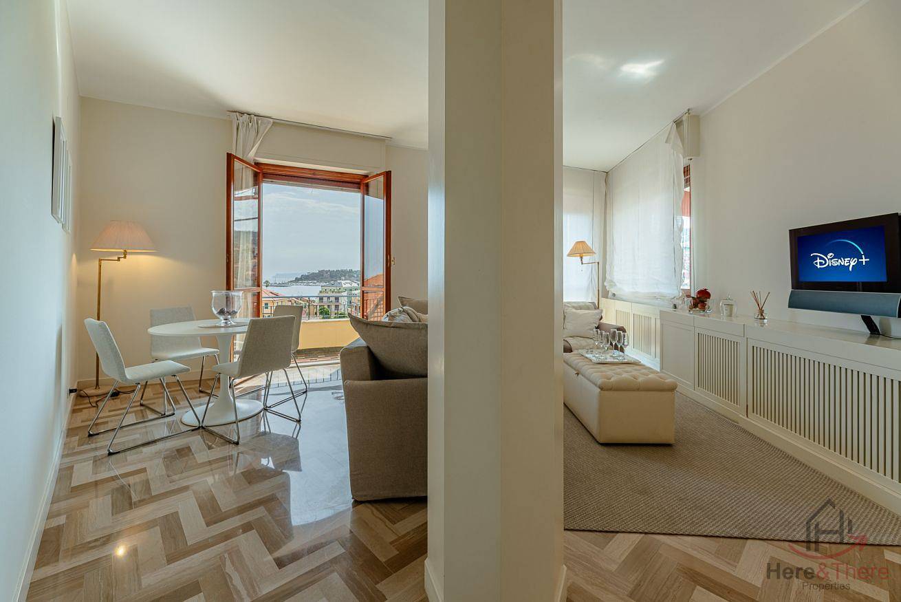 Appartamento intero, [Premium Sea View] Free Box Auto • Spiaggia 4 min in Varazze (Città), Varazze