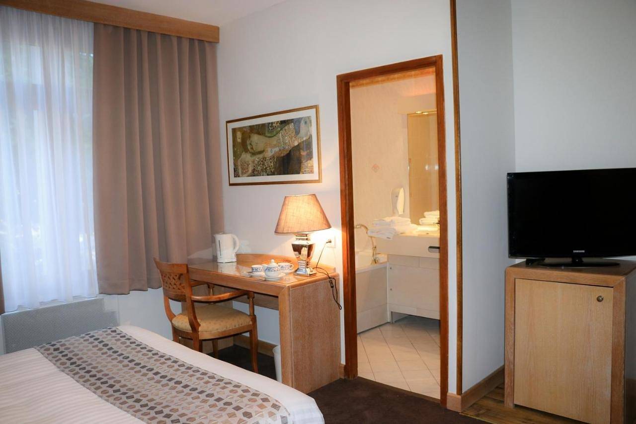 Suite with Hot Tub in Béthune, Région de Béthune