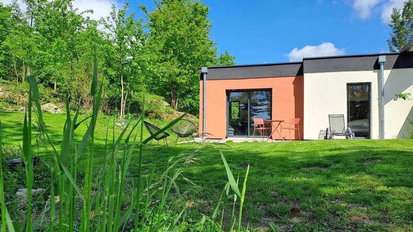 Gîte pour 3 personnes, avec vue et jardin à La Bridoire