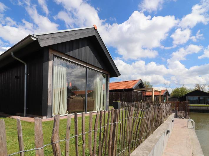 Vakantiehuis voor 6 personen, met Terras en Tuin in Lauwersmeer