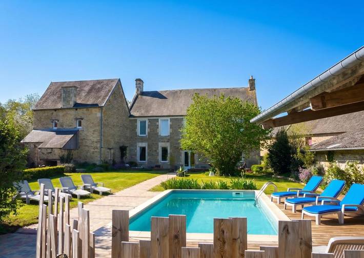 Location de vacances pour 15 personnes, avec Terrasse ainsi que Jardin et Piscine à Le Locheur