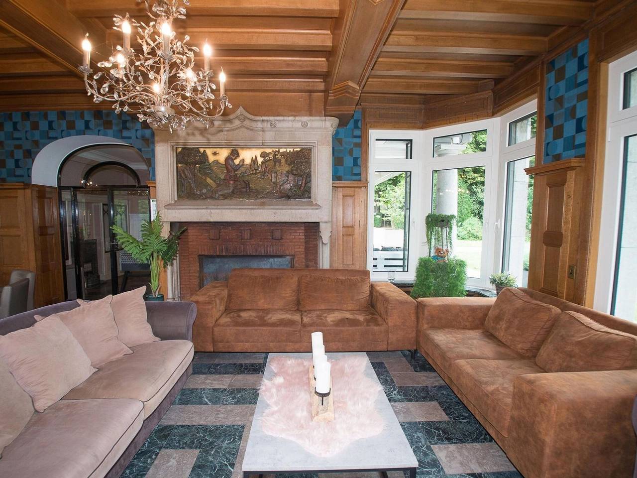 Magnificent luxury chateau in vast, park-like garden with sauna and bubble bath 's in Jamoigne, Chiny