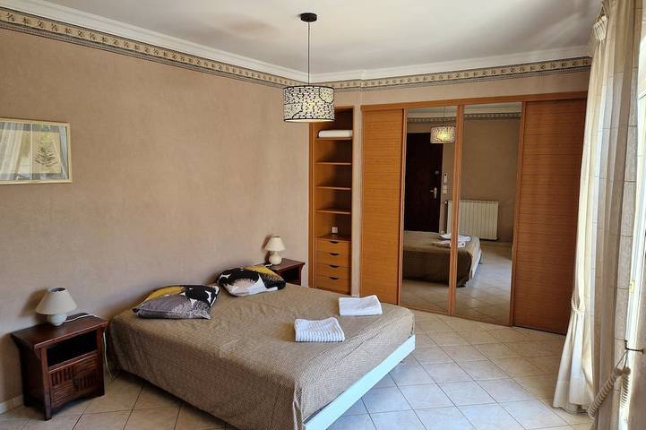 Location de vacances pour 8 personnes, avec jardin et piscine à Sommières - 2