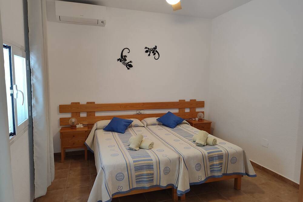 Apartamento entero, Casa Tranquila En Pleno Campo Con Jardín &  Bbq A 4 Km De La Playa Y 1 Km Pueblo in El Pilar de la Mola, Formentera