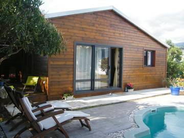 Gîte pour 4 personnes, avec jardin et piscine à Saint Gilles les Hauts