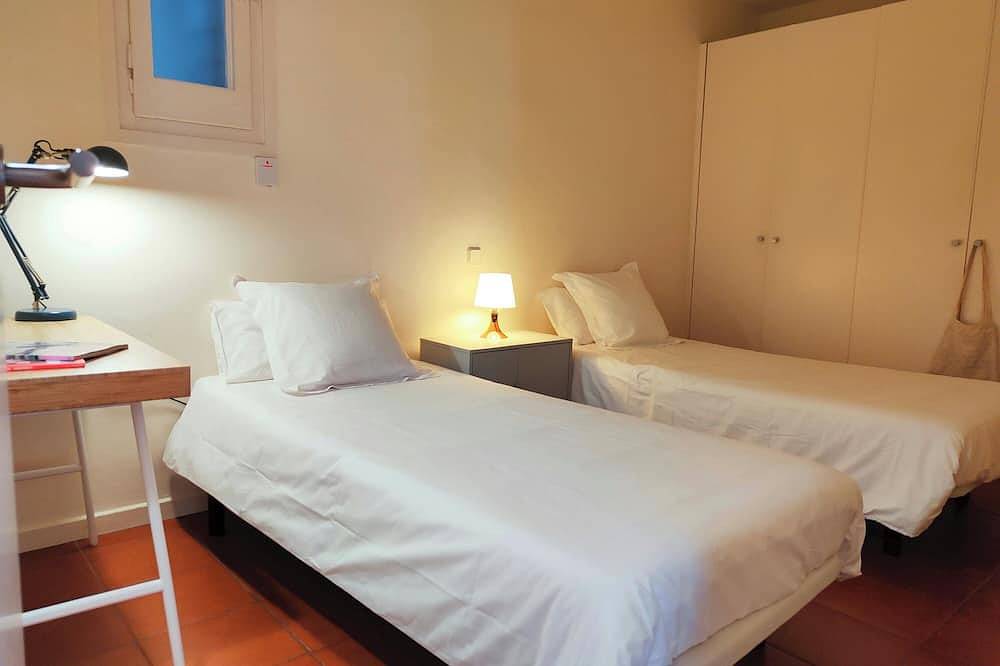 Apartamento entero, Rl Spacious 2-Bed Apt on La Rambla. Wifi &Central in Centro Barcelona, Barcelona