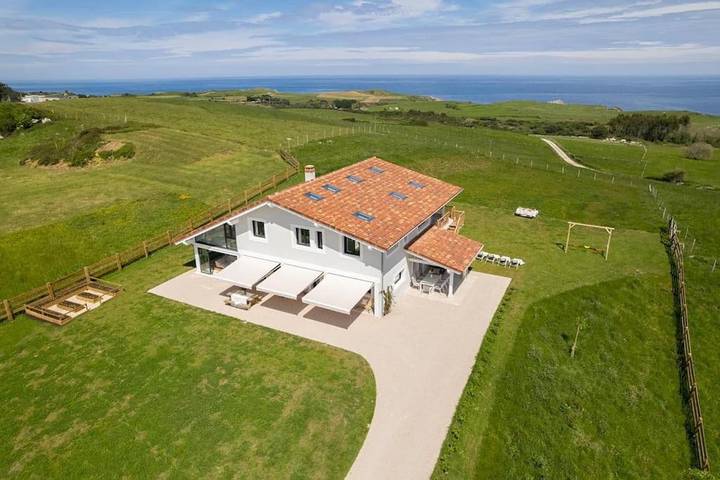 Casa rural para 19 personas, con Balcón y Terraza además de Jardín y Piscina en El Tejo - 2