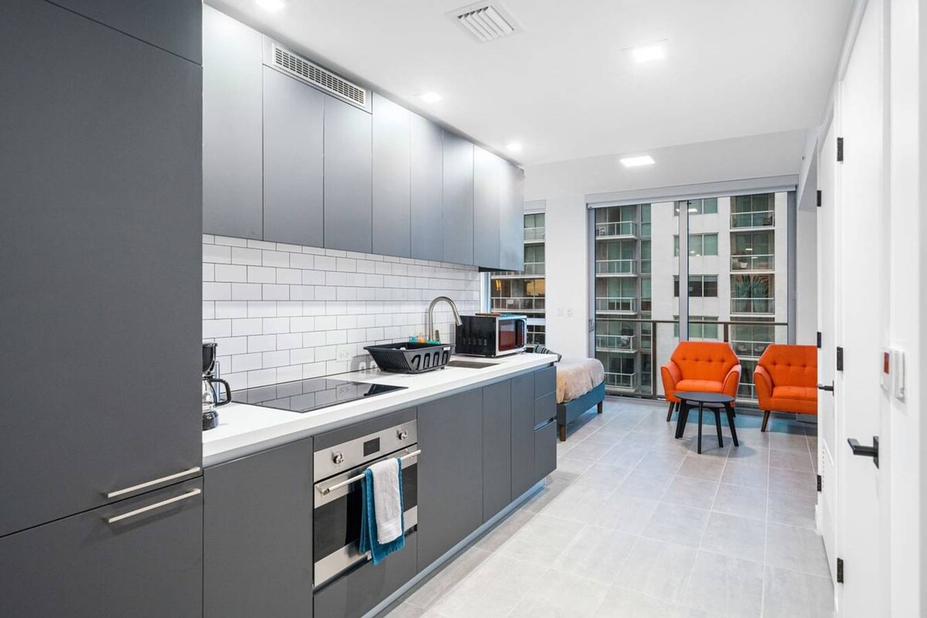 Entire studio, Wake Up to City Views     Pool Gym   High speed Wifi in Miami, Florida