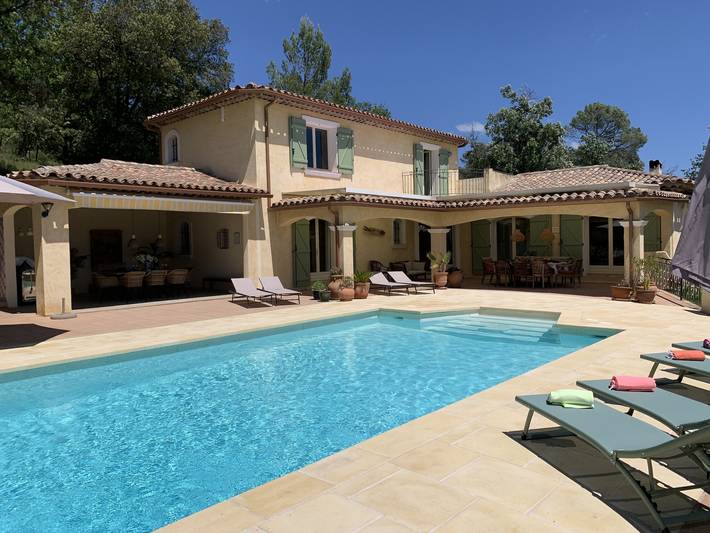 Gîte pour 8 personnes, avec piscine à Carcès