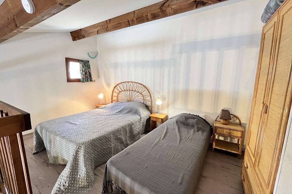 Maison de vacances d'angle, 5 couchages, séjour climatisé, dans résidence avec piscine les... in Portiragnes Plage, Portiragnes