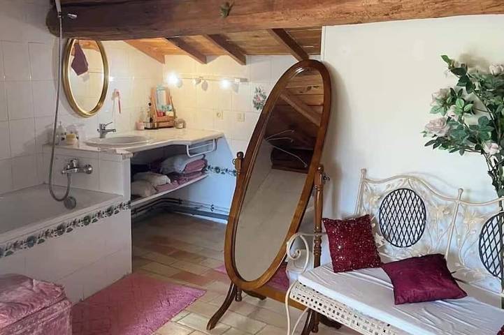 Charming house in Esparron de verdon, at the foot of the castle, overlooking the village. in Esparron-de-Verdon, Alpes de Alta Provenza