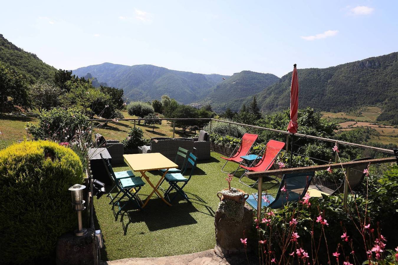 Chambres d'hôtes de charme "Les Falaises" - Chambre La Panoramique in Mostuéjouls, Parc naturel régional des Grands Causses