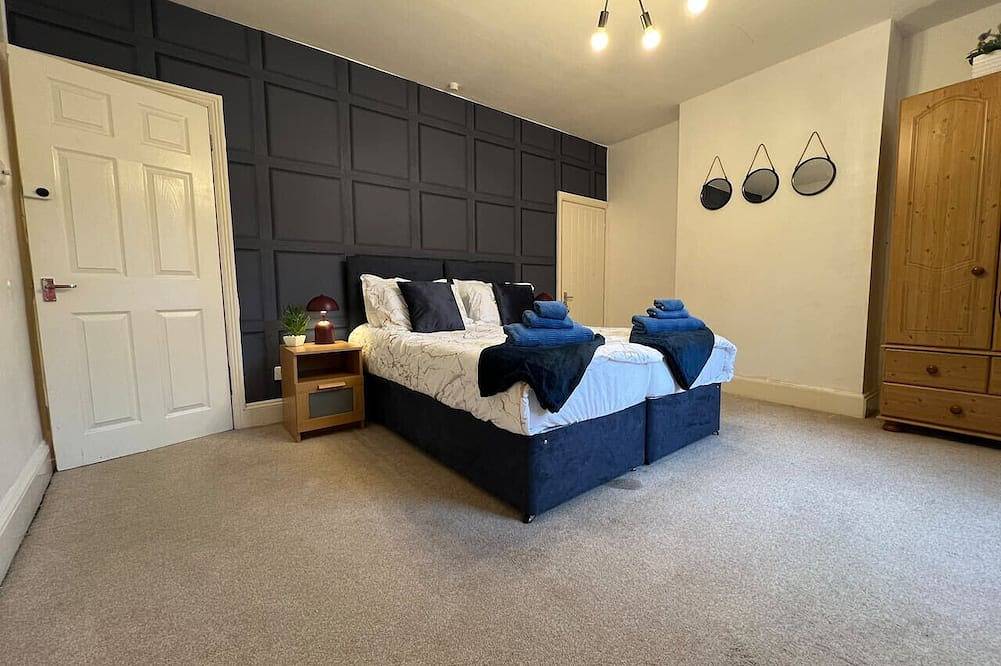 Charming House • Sleeps 6 • Free Parking • Fast Wifi • Smart Tv in Warwickshire