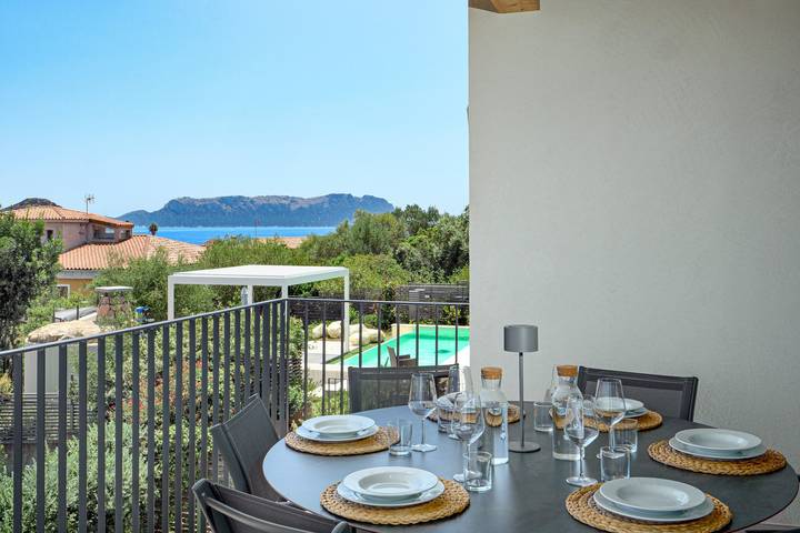Villa 'Mirtina' con vista mare, Wi-Fi e aria condizionata in Quinta Spiaggia, Golfo Aranci