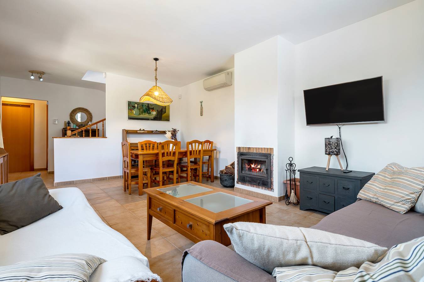 Casa de vacaciones 'Villa Alpamar' con piscina privada, Wi-Fi y aire acondicionado in Les Tres Cales, Tierras del Ebro