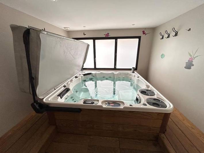 Location de vacances pour 8 personnes, avec vue et jardin à Laleu - 4