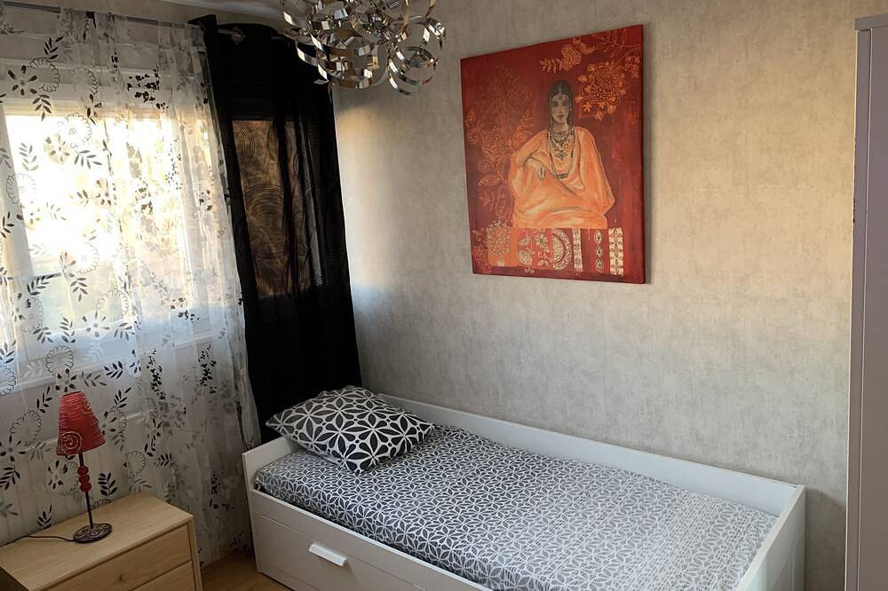Chambre - Studio Tout Confort Avec Salle de Bain in Vaulx-en-Velin, Ródano