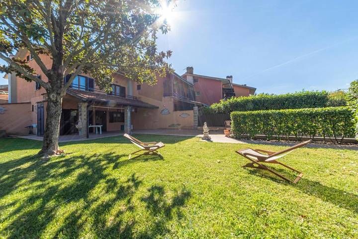 Villa per 6 persone, con giardino, con animali domestici in Trevignano Romano