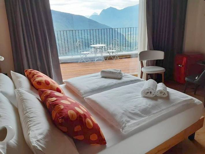 Ferienwohnung für 4 Personen, mit Balkon und Terrasse sowie Garten und Ausblick