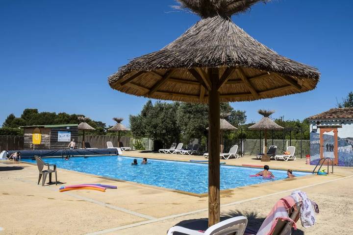 Chalet voor 2 personen, met terras en zwembad, met huisdier in Zuid-Frankrijk