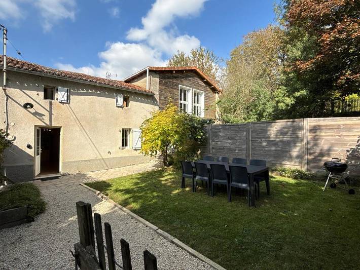 Location de vacances pour 14 personnes, avec jardin et vue, adapté aux familles à La Forêt-sur-Sèvre - 4