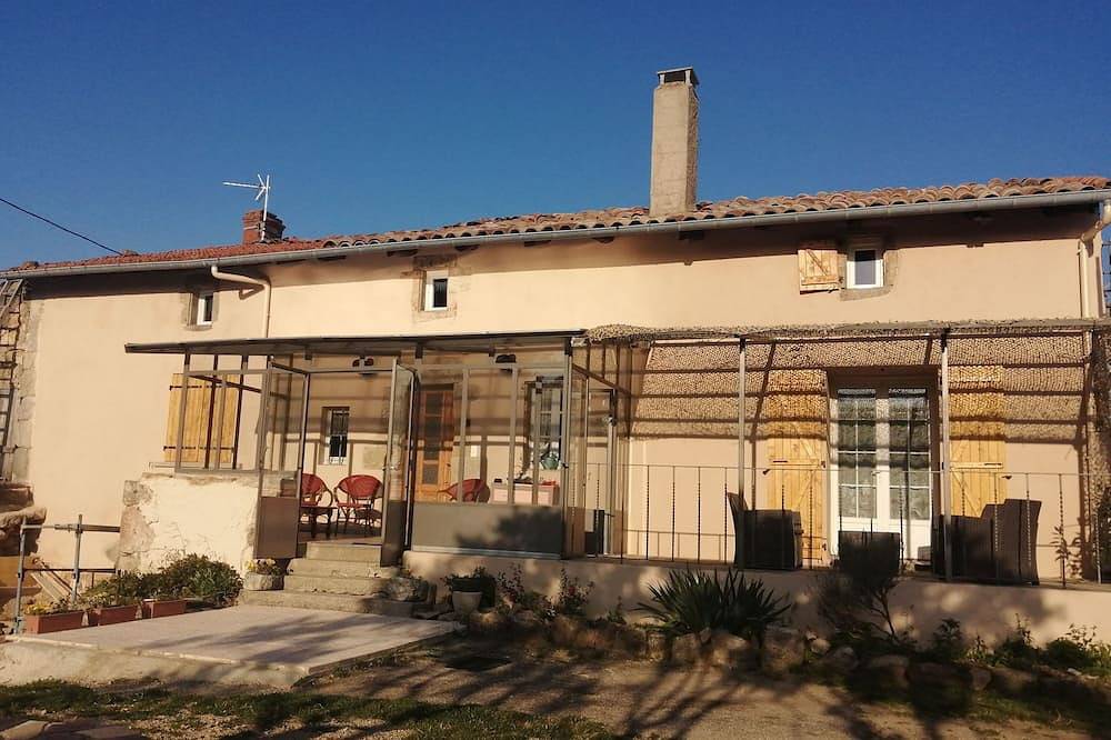 Maison entière de 1806 in Vernoux-en-Vivarais, Parc naturel régional des Monts d'Ardèche