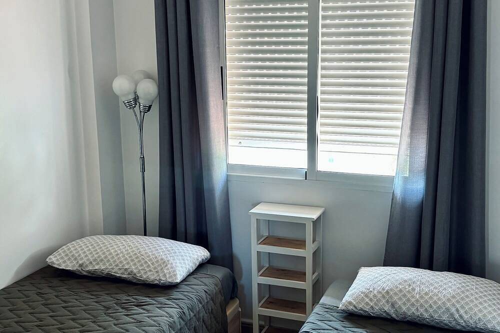 Ganze Wohnung, Cozy apartment overlooking Cabo Roig strip in Cabo Roig, Costa Blanca