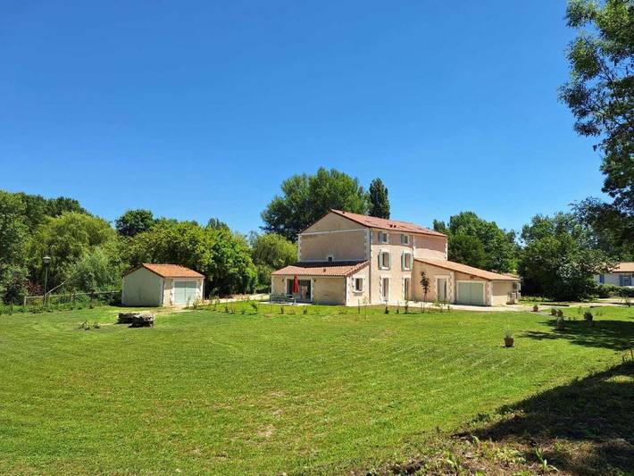 Gîte pour 26 personnes, avec jardin à Châteauneuf-sur-Charente - 3