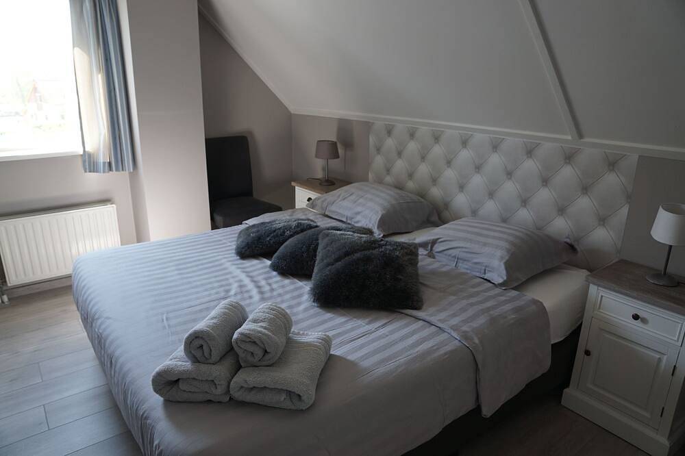 Ferienhaus für 2-4-6 Personen am Teich/See und am Meer in Hoofdplaat, Zeeland. in Hoofdplaat, Zeeuwse Kust