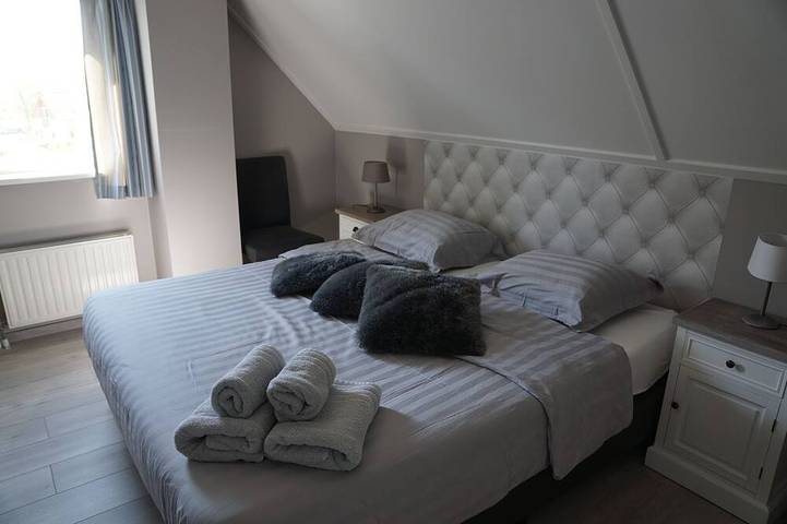 Ferienhaus für 2-4-6 Personen am Teich/See und am Meer in Hoofdplaat, Zeeland. in Hoofdplaat, Zeeuwse Kust