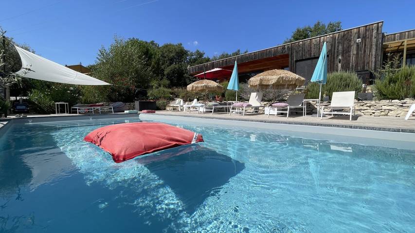 Chambre d’hôte pour 2 personnes, avec jardin et piscine à Aubenas-les-Alpes