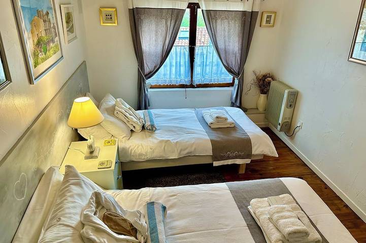 Gîte pour 4 personnes, avec piscine ainsi que jardin et jacuzzi à Gourgé - 3