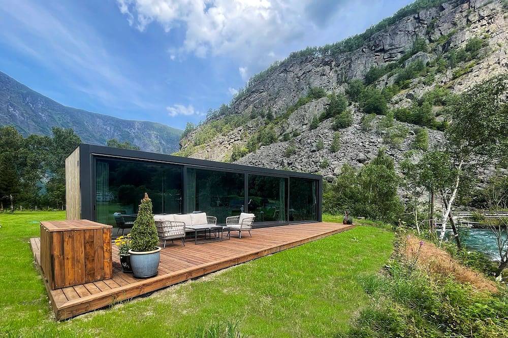 Sustainable and exclusive 2-bedroom apartment with Wifi, Ac in beautiful Flåm in Flåm, Sognefjord