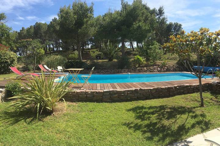 Location de vacances pour 6 personnes, avec jardin et terrasse à Montouliers