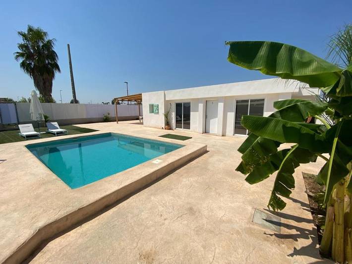 Apartamento para 12 personas, con Terraza además de Jardín y Piscina en Burriana