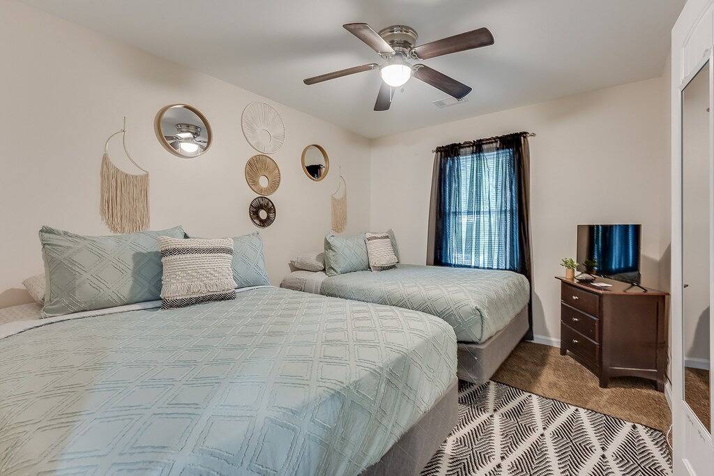 6 Minuten vom Flughafen entfernt! 10 Minuten in die Innenstadt! 15 Minuten vom M-Benz Stadion entfernt! in East Point, Fulton County