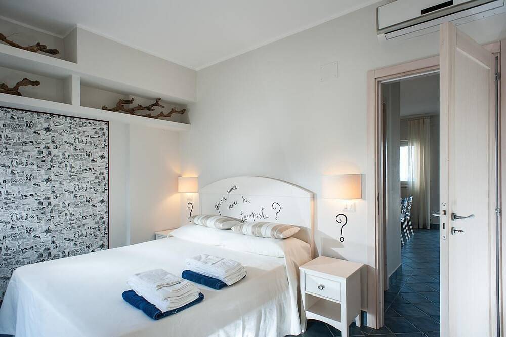Apartamento entero, Petrasia  Sea view flat located in the Ruve Bianche Residence with swimming pool and private beach in Vibonati, Cilento