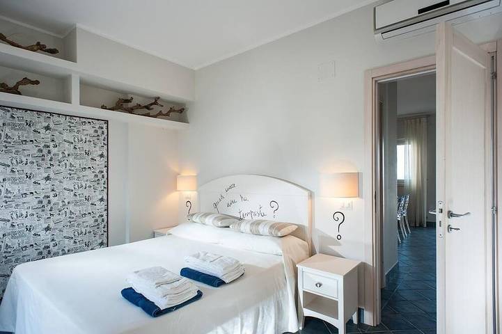 Apartamento entero, Petrasia  Sea view flat located in the Ruve Bianche Residence with swimming pool and private beach in Vibonati, Cilento Coast