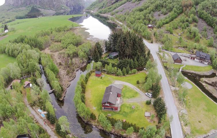 Ferienhaus für 8 Personen mit Terrasse in Bjerkreim
