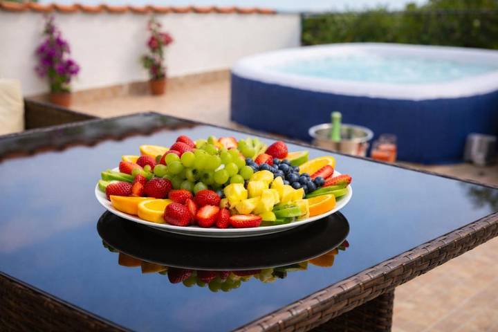 Casa vacanza per 7 persone, con piscina e balcone nonché idromassaggio a Giarre