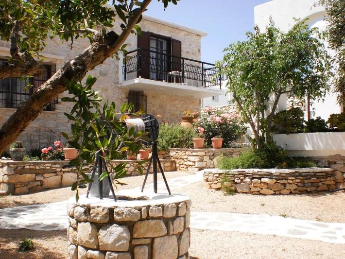Apartmenthotel für 2 Personen, mit Balkon und Terrasse sowie Garten und Ausblick auf Paros