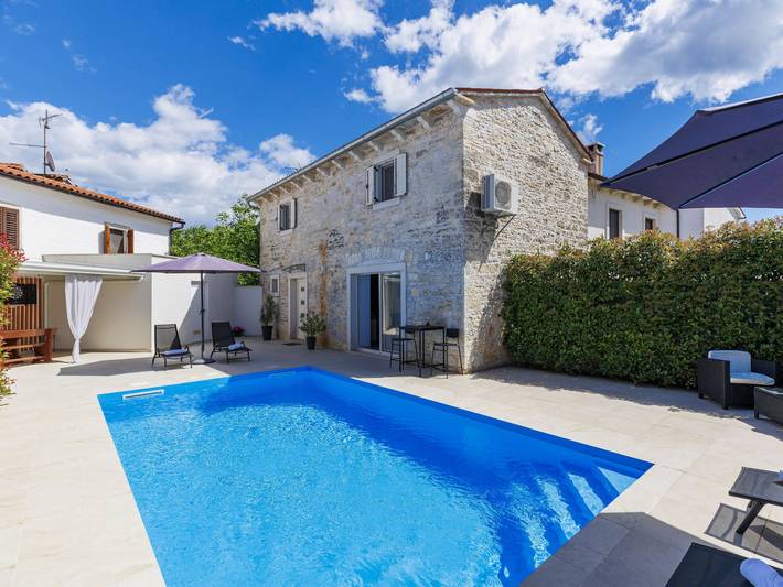Maison de vacances pour 5 personnes, avec terrasse ainsi que piscine et jardin