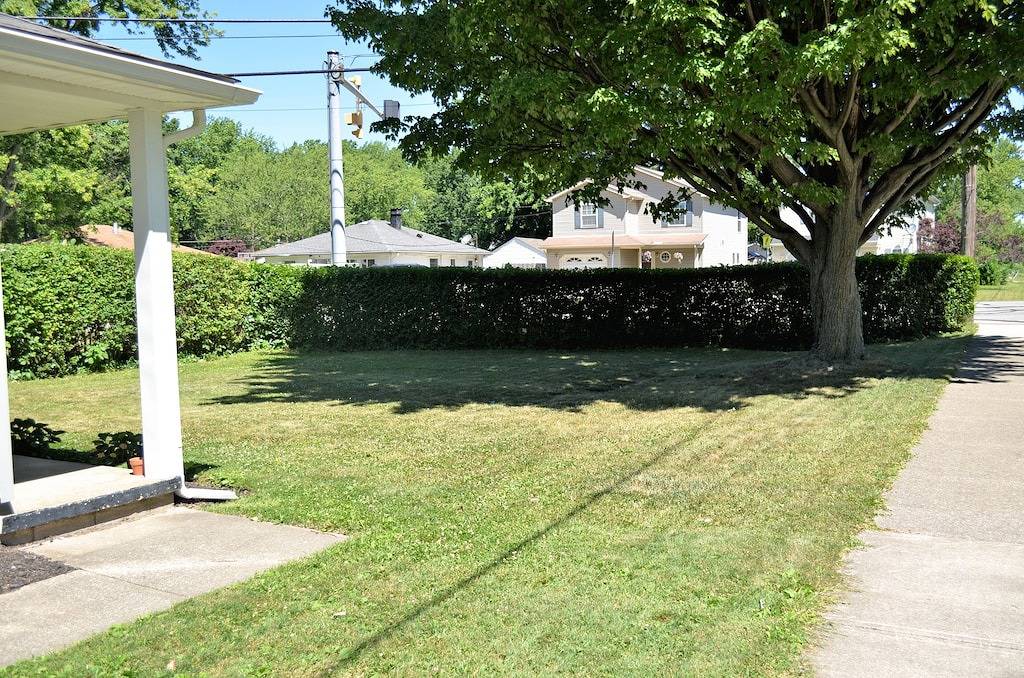 Breezy Paradise | Shared Beach | King Bed | Mentor in Mentor, Lake County (OH)