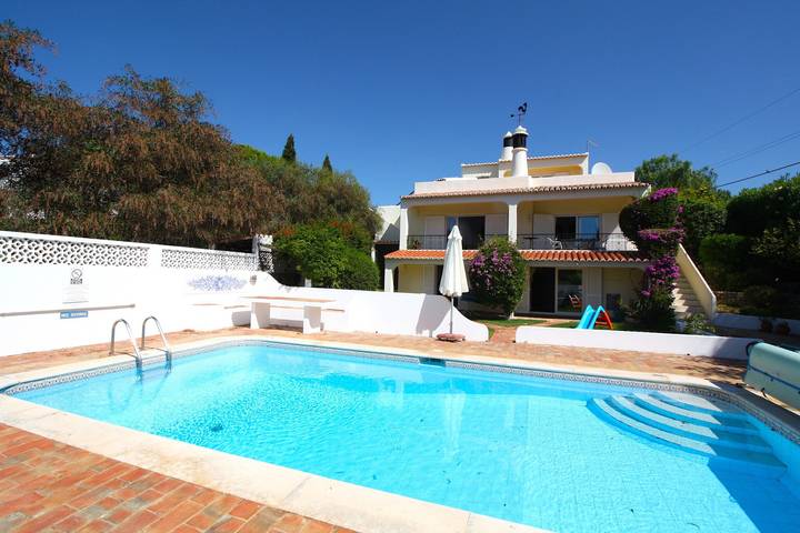 Villa para 10 pessoas, com varanda e jardim em Lagoa