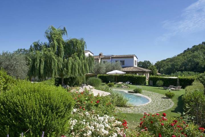 Agriturismo per 2 persone, con Balcone e Idromassaggio nonché Terrazza e Giardino a San Severino Marche