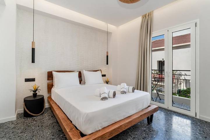 Chambre d’hôte pour 3 personnes, avec Balcon et Terrasse ainsi que Vue sur le lac et Vue à Agios Nikolaos