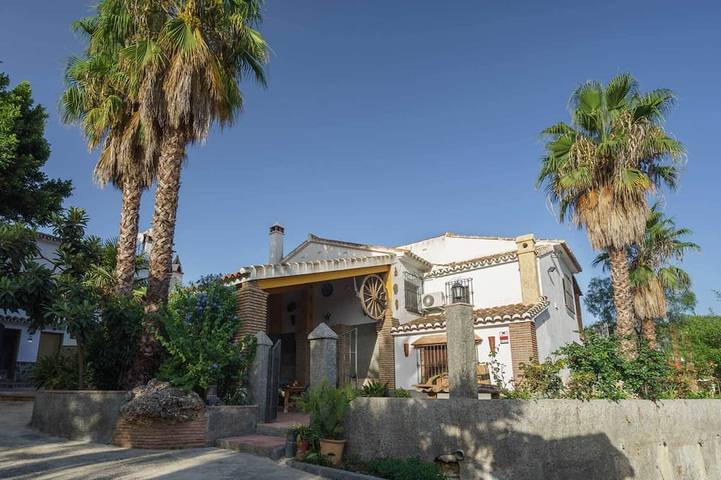 Casa rural para 6 personas, con jacuzzi y balcón además de jardín y piscina - 1