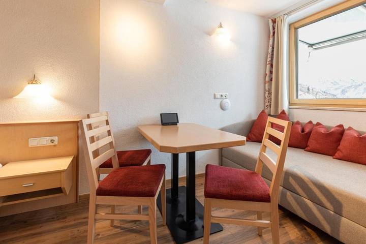 Ferienwohnung für 3 Personen, mit Balkon und Terrasse sowie Ausblick in Ladis - 2
