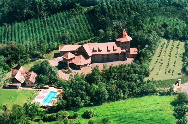 Pousadas para 4 pessoas, com piscina e jardim - 1
